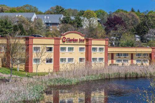 Фотографии гостиницы 
            Clarion Inn New London/ Mystic