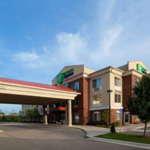 Фотографии гостиницы 
            Holiday Inn Express Hotel & Suites Detroit - Farmington Hills, an IHG Hotel