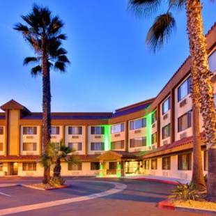 Фотографии гостиницы 
            Holiday Inn La Mesa, an IHG Hotel