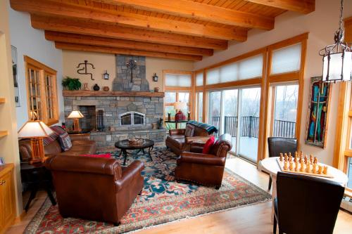 Фотография гостевого дома Luxury 6Br Solitude Village- Indoor Bball Court, Private Tub Home