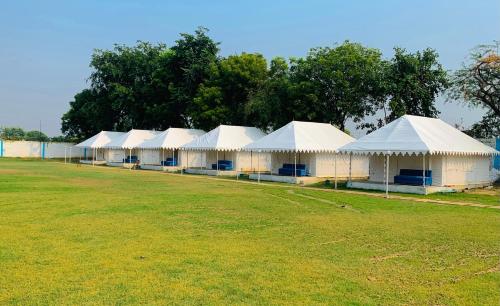 Фотографии базы отдыха 
            Agra Camps and Resort