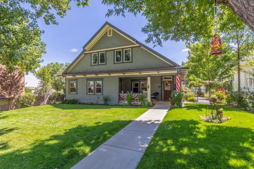 Фотографии гостевого дома 
            Historic Prescott Home with Yard Walk Downtown!