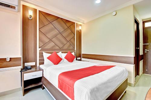 Фотографии гостиницы 
            OYO 71957 Hotel Srinivasa Residency