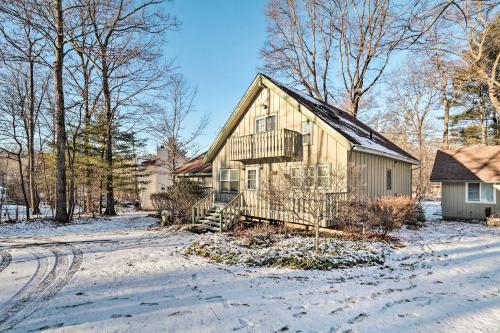 Фотографии гостевого дома 
            Pet-Friendly Pocono Mtn Escape in Stroudsburg!