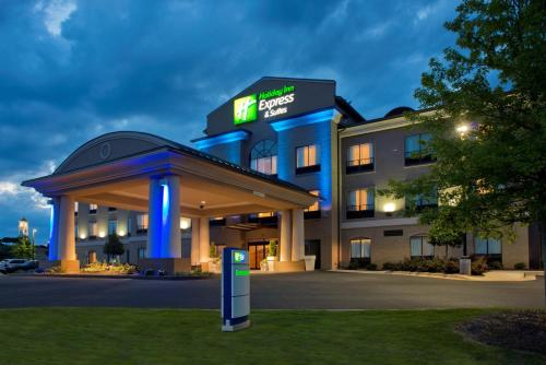 Фотография гостиницы Holiday Inn Express Hotel & Suites Prattville South, an IHG Hotel