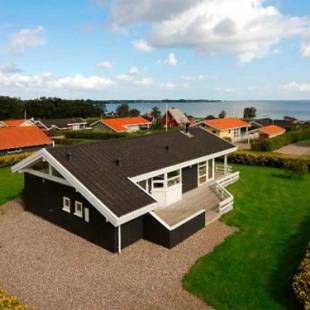 Фотографии гостевого дома 
            Three-Bedroom Holiday home in Sjølund 4