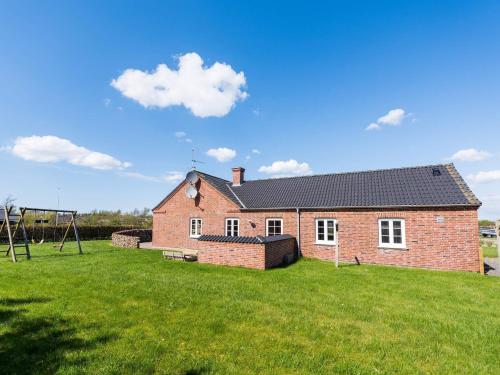 Фотография гостевого дома Holiday home Tarm XXV