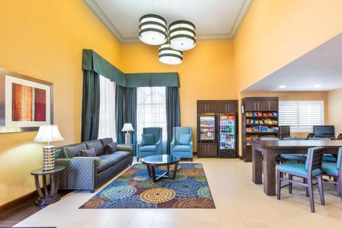 Фотография гостиницы Best Western San Diego/Miramar Hotel