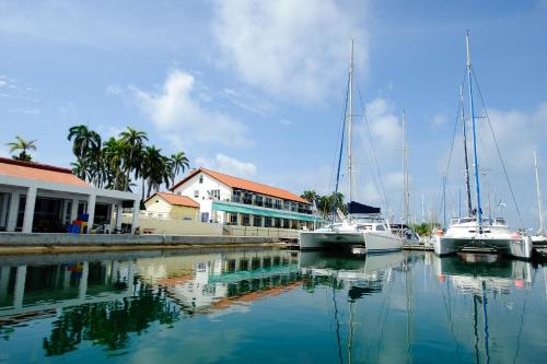 Фотографии гостиницы 
            Marina Hotel at Shelter Bay