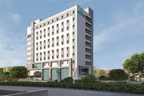 Фотографии гостиницы 
            Holiday Inn Express Ahmedabad Prahlad Nagar, an IHG Hotel