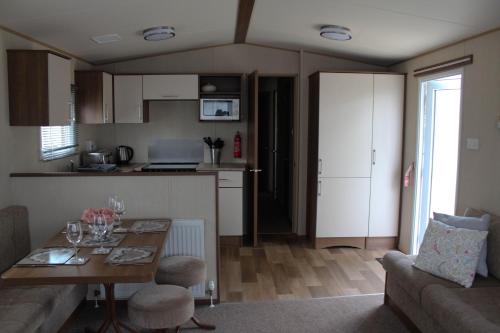 Фотографии базы отдыха 
            3 Bed Static Caravan @ Hoburne Devon Bay