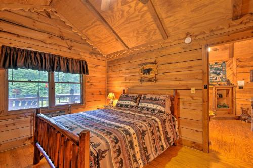 Фотография гостевого дома Secluded and Peaceful Family Retreat with Hot Tub!