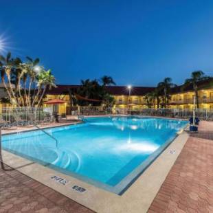 Фотографии гостиницы 
            La Quinta Inn by Wyndham Cocoa Beach-Port Canaveral