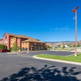 Фотографии гостиницы 
            Comfort Inn and Suites Cedar City