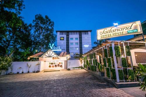 Фотографии гостиницы 
            Hotel Sadanand Regency