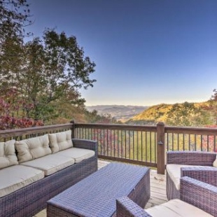 Фотография гостевого дома Brevard Chalet with Stunning Blue Ridge Mtn Views!