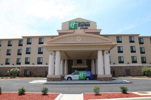 Фотография гостиницы Holiday Inn Express & Suites - Huntsville Airport, an IHG Hotel