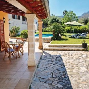 Фотография гостевого дома Five-Bedroom Holiday Home in Pollensa