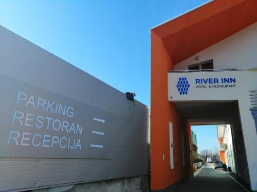 Фотография гостиницы River Inn
