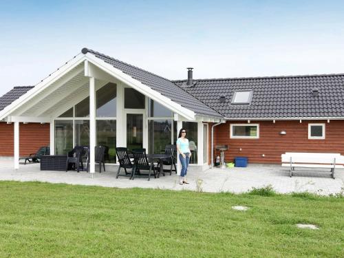 Фотография гостевого дома Four-Bedroom Holiday home in Idestrup 3
