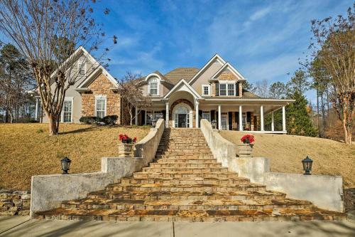 Фотография гостевого дома Private Forest Mansion Movie Theatre, On-Site Gym