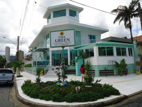 Фотографии гостиницы 
            The GREEN Hotel 60m Praia ENSEADA