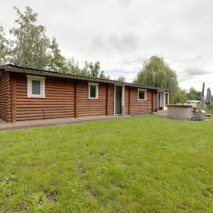 Фотография гостевого дома Wooden tree trunk bungalow at fish pond in Hoge Hexel, optional with hot tub