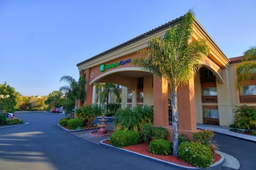 Фотография гостиницы Holiday Inn Express Temecula, an IHG Hotel