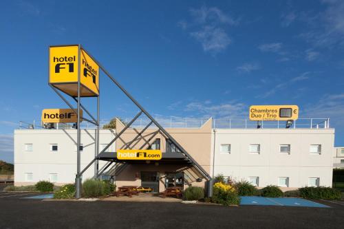 Фотография гостиницы hotelF1 Savigny Villemoisson Centre Commercial Carrefour