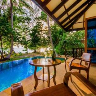 Фотографии гостиницы 
            Koh Jum Beach Villas "A member of Secret Retreats"