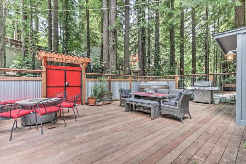 Фотографии гостевого дома 
            Redwoods Treehouse Across From the Russian River!