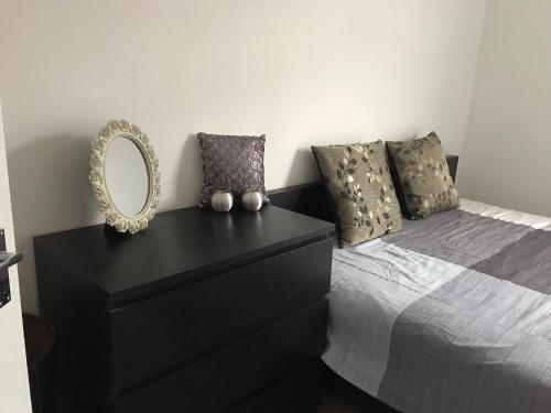 Фотография гостевого дома BEAUTIFUL HOME, NEWLY REFURBISHED, 3 BEDROOM HOUSE near Alton Towers, Wedgwood museum, Universities