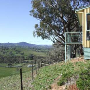 Фотографии мини отеля 
            Burnt Creek Cottages