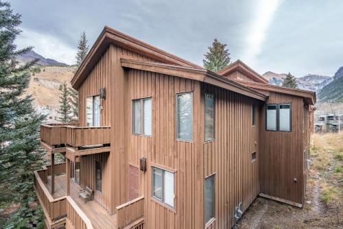 Фотографии гостевого дома 
            Manitou Riverhouse #115-114 by Alpine Lodging Telluride