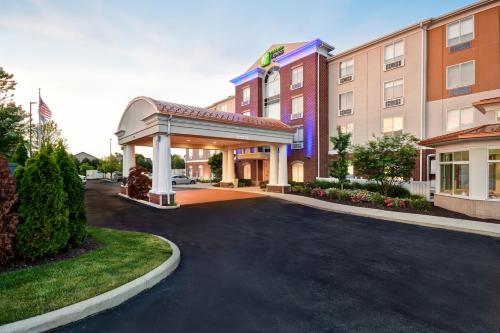 Фотографии гостиницы 
            Holiday Inn Express & Suites Schererville, an IHG Hotel