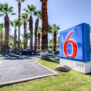 Фотографии гостиницы 
            Motel 6-Palm Springs, CA - East - Palm Canyon