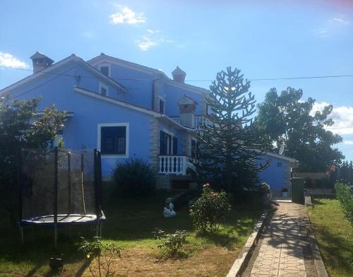 Фотография гостевого дома Apartments for families with children Vinez, Labin - 15826