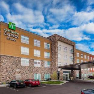 Фотографии гостиницы 
            Holiday Inn Express & Suites - Rice Lake, an IHG Hotel