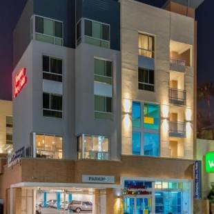 Фотографии гостиницы 
            Hampton Inn & Suites Los Angeles - Glendale