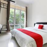 Фотография гостевого дома RedDoorz near Jogja City Mall 3