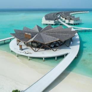 Фотографии гостиницы 
            Mӧvenpick Resort Kuredhivaru Maldives