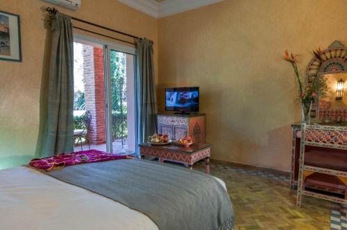 Фотографии гостевого дома 
            Room in BB - Double room in a charming villa in the heart of Marrakech palm grove