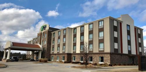 Фотография гостиницы Holiday Inn Express & Suites Searcy, an IHG Hotel