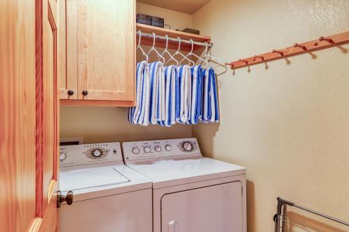 Фотография гостевого дома Inviting, Comfortable Mountain Home