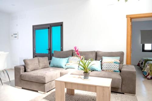 Фотография гостевого дома 3 bedrooms house with wifi at Tias