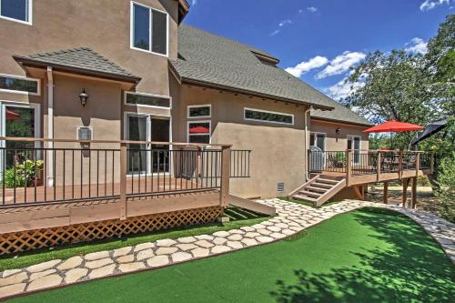 Фотография гостевого дома Roomy Home with Deck, 5 Mi to Lake Arrowhead Village