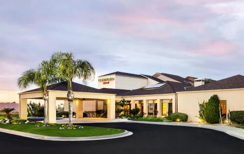 Фотография гостиницы Courtyard by Marriott Fresno