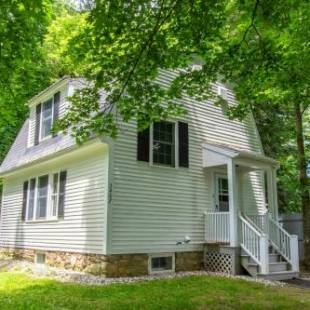 Фотографии гостевого дома 
            Quintessential VT Cottage in Manchester Village