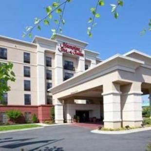 Фотографии гостиницы 
            Hampton Inn & Suites Burlington