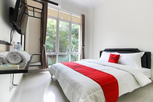 Фотография гостевого дома RedDoorz near Jogja City Mall 3
